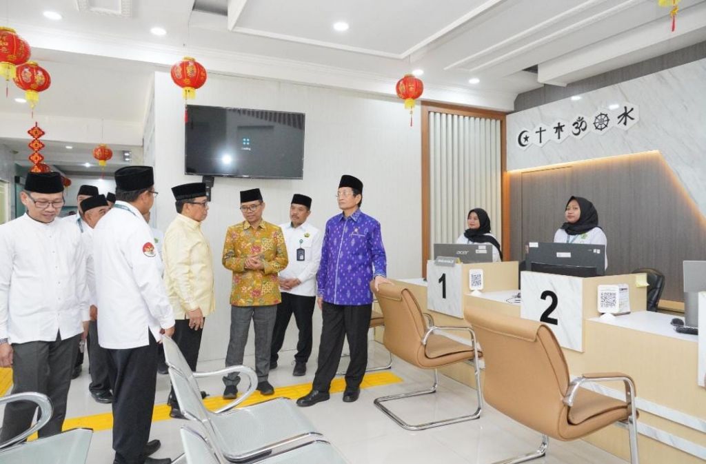 Menag Nasarudin Meninjau Pelayanan pada PTSP Kanwil (Foto : doc. Kemenag Jatim)