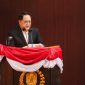 Pj. Gubernur Jawa Timur, Adhy Karyono saat membacakan perubahan Dua Raperda BUMD di Rapat Paripurna DPRD Jatim.