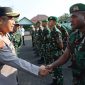 Kapolres Pamekasan AKBP Hendra Eko Triyulianto melaksanakan silaturahmi ke Kompi Senapan A Yonif Mekanis 516 / Caraka Yudha Pamekasan Jalan Raya Tlanakan, Kab. Pamekasan, Selasa (4/2/2025).