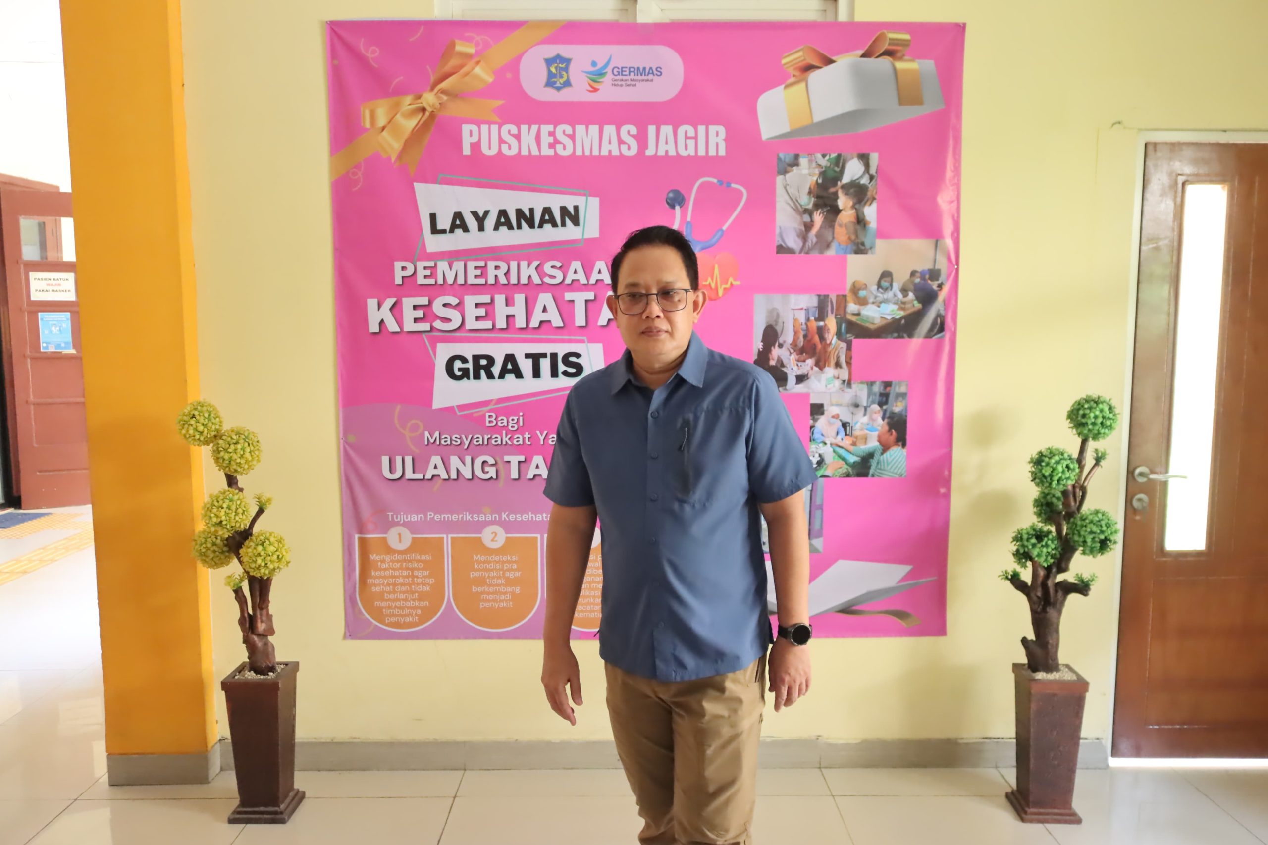 Penjabat (Pj) Gubernur Jawa Timur, Adhy Karyono, melakukan kunjungan ke Puskesmas Jagir, Kota Surabaya, dalam rangka memastikan kesiapan fasilitas kesehatan tersebut menjelang launching Program Kesehatan Gratis yang akan diresmikan oleh Presiden Republik Indonesia, Prabowo Subianto, pada 10 Februari 2025. Foto: Ryanda.