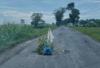 Tidak adanya irigasi, jadi penyebab utama kerusakan jalan.