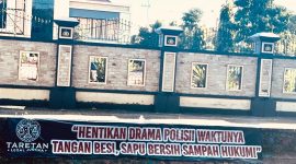 Salah satu spanduk yang dibentang LBH Taretan Legal Justika