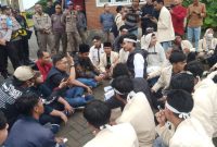 Massa aksi penolakan RUU Polri, di Depan Kantor DPRD Sumenep. (Foto: Doc. TimesIN).