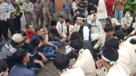 Massa aksi penolakan RUU Polri, di Depan Kantor DPRD Sumenep. (Foto: Doc. TimesIN).