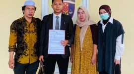 Didampingi kuasa hukum, korban penipuan dengan modus haji plus, melaporkan kejadian tersebut ke pihak berwenang. (Doc. TimesIN).