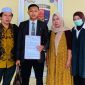 Didampingi kuasa hukum, korban penipuan dengan modus haji plus, melaporkan kejadian tersebut ke pihak berwenang. (Doc. TimesIN).