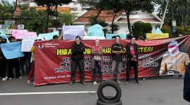 Massa aksi Jaringan Kawa Jawa Timur (Jaka Jatim).