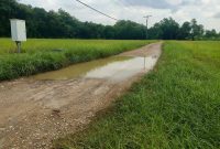 Kondisi jalan rusak di dusun Bugem desa Sendir kecamatan Lenteng.