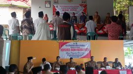 Momen Desa Payudan Dundang (bawah) dan Desa Pordapor (atas) saat menyelenggarakan Musdesus pembentukan Koperasi Merah Putih.
