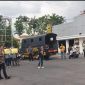 Aktivis yang tergabung dalam Forum Kota (Forkot) melakukan aksi demonstrasi ke Mapolres kabupaten Pamekasan, Madura.