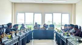 AMPS saat melakukan audeinsi di Komisi II DPRD Sumenep. (Foto: Doc Istimewa).