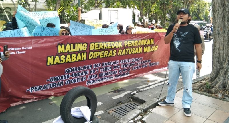 Jaka Jatim saat melakukan demo.