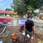 Momen BEM Banten Bersatu potong daging hewan qurban.