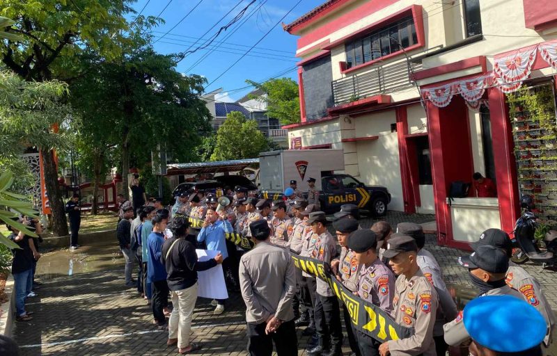 APMS saat menyampaikan aspirasi di depan kantor Disperkimhub.