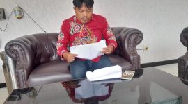 Farid Gaki saat menghadiri panggilan Inspektorat Sumenep, prihal permohonan audit Dana Desa Batang-batang Daya.