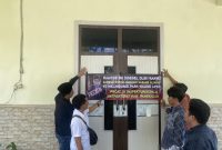 Foto : Aktivis Dear Jatim Menyegel Kantor Inspektorat Kabupaten Pamekasan 
