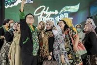 Foto : Bupati Pamekasan, H. Baddrut Tamam saat hadir dalam road show gebyar batik Pamekasan di Kota Malang.