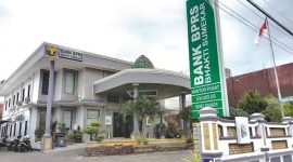 Kantor Pusat BPRS Bhakti Sumekar.