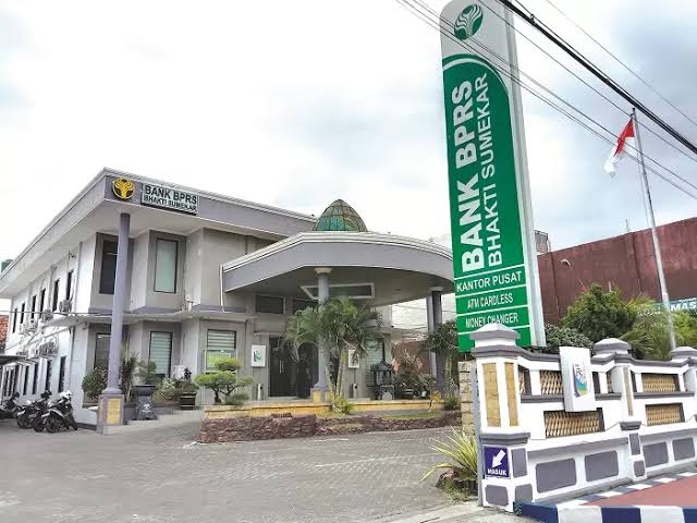 Kantor Pusat BPRS Bhakti Sumekar.