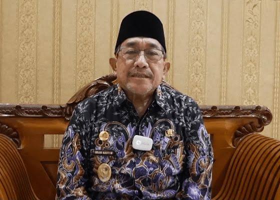 Wakil Bupati Sumenep, KH. Imam Hasyim.
