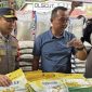 Foto : Direktorat Reserse Kriminal Khusus (Ditreskrimsus) Polda Riau menggerebek sebuah gudang beras oplosan di Jalan Lembaga Pemasyarakatan, Kecamatan Sail, Kota Pekanbaru.