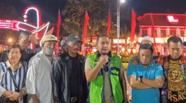 Foto: Sejumlah koordinator lapangan aksi bersama perwakilan elemen masyarakat Jawa Timur saat memberikan keterangan pers di depan Gedung Negara Grahadi, Surabaya, terkait rencana demo besar-besaran 