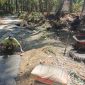 Foto : Warga Desa Andulang bergotong royong memperbaiki jalan rusak di Dusun Dikkodik, Desa Gapura Timur, Kecamatan Gapura, Sumenep, Senin (25/8/2025). Perbaikan dilakukan secara swadaya setelah puluhan tahun jalan penghubung dua desa ini terbengkalai.