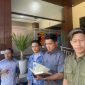 Foto : Dear Jatim saat melaporkan dugaan ketidakprofesionalan penanganan kasus korupsi Gebyar Batik Pamekasan ke Bid Propam Polda Jatim, Senin (25/8/2025)