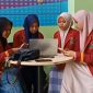 Tangkap Layar (Mahasiswa UIN Madura tengah Mengenakan Jas Almamater yang Baru) Dok. Tiktok @inazuyyinah