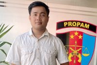 Foto : Ketua Umum Dear Jatim, A. Faisol, saat mendatangi Bidpropam Polda Jawa Timur untuk menanyakan tindak lanjut laporan dugaan ketidakprofesionalan penyidik Satreskrim Polres Pamekasan, Kamis (16/10/2025).