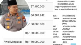 Foto: Kapolres Sumenep AKBP Anang Hardiyanto dengan latar data LHKPN yang disorot publik usai muncul lonjakan laporan dari 2020 ke 2025.
