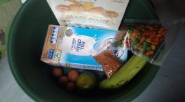 Foto : Paket makanan program MBG yang diterima sejumlah siswa di Kecamatan Saronggi, Kabupaten Sumenep. Wali murid menilai isi paket tersebut tidak mencerminkan makanan bergizi dan dikeluhkan karena hanya disalurkan sekali dalam seminggu