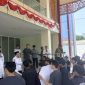 Foto; Mahasiswa yang tergabung dalam DEMA bersama sejumlah organisasi mahasiswa menggelar aksi demonstrasi di depan gedung rektorat Universitas Islam Negeri Madura.