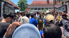 Foto; PMII UIN Madura menggelar aksi demonstrasi di Pamekasan, Selasa (17/3/2026), menuntut evaluasi kinerja Satgas Program Makan Bergizi Gratis (MBG) yang dinilai lemah dalam pengawasan dan pelaksanaan di lapangan.
