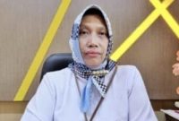 Foto: Direktur RSUD dr. H. Moh. Anwar Sumenep, dr. Erliyati. Di balik ketegasannya memimpin rumah sakit, ia dikenal luas sebagai sosok yang kerap turun tangan langsung membantu biaya pengobatan pasien kurang mampu.