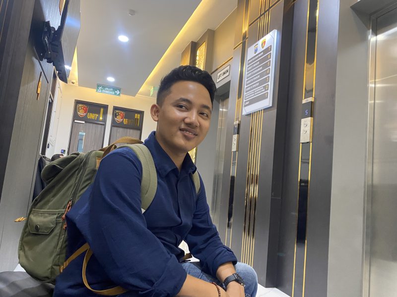 Foto: Muhammad Sutrisno, aktivis Dear Jatim, setelah dimintai keterangan oleh penyidik di Polda Jawa Timur terkait laporan dugaan korupsi PUTR Sumenep.