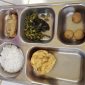Foto: Detail menu kiriman wali murid yang menjadi bukti dugaan adanya penurunan kualitas (downgrade) porsi makan gratis di Kabupaten Sumenep. Publik kini mempertanyakan transparansi pengelolaan dana di SPPG Yayasan Alif Batuputih.