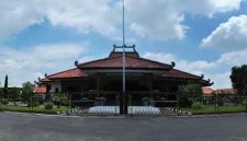 Foto; Halaman Mandhapa Agung Ronggosukowati