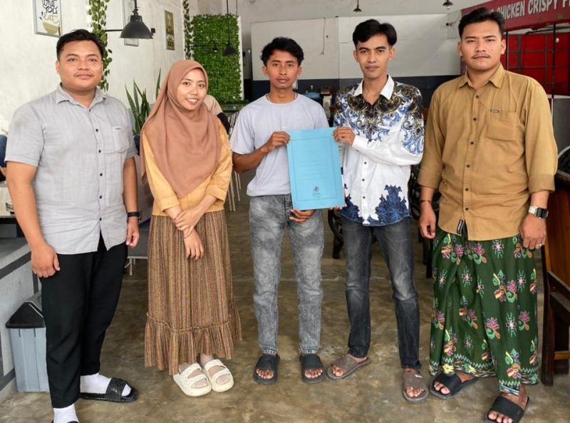 Foto; Ketua DPW FKMSB Pamekasan bersama jajaran pengurus secara resmi mengaktifkan kembali (merevitalisasi) DPK FKMSB Pantura dalam kegiatan kaderisasi di Waru Kopi ID, Pamekasan. Momentum ini menandai kebangkitan kembali organisasi yang sempat fakum, sekaligus memperkuat komitmen dalam pengembangan kader dan pengabdian di wilayah Pantura.