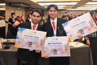 Foto; Naufal El Fany, mahasiswa IDB Pamekasan asal Gili Raja, Sumenep, saat mengikuti International Conference Santri Mendunia (ICSM) Batch 5 di Malaysia, Singapura, dan Thailand, 6–12 Mei 2026, dan berhasil meraih The 1st Best Group.