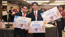 Foto; Naufal El Fany, mahasiswa IDB Pamekasan asal Gili Raja, Sumenep, saat mengikuti International Conference Santri Mendunia (ICSM) Batch 5 di Malaysia, Singapura, dan Thailand, 6–12 Mei 2026, dan berhasil meraih The 1st Best Group.