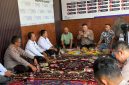 Foto: Kapolresta Sumenep Kombes Ariek Indra Sentanu saat bersilaturahmi dan berdiskusi dengan pengurus Serikat Media Siber Indonesia (SMSI) Kabupaten Sumenep.