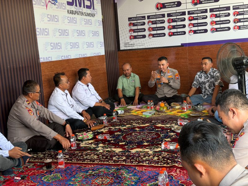Foto: Kapolresta Sumenep Kombes Ariek Indra Sentanu saat bersilaturahmi dan berdiskusi dengan pengurus Serikat Media Siber Indonesia (SMSI) Kabupaten Sumenep.