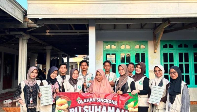 foto: Mahasiswa KKN UIN Madura Posko 25 bersama pelaku UMKM Desa Seddur dalam kegiatan pendampingan dan pengembangan inovasi produk olahan tape.