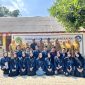 foto: Mahasiswa KKN UIN Madura Posko 16 Desa Pakong bersama jajaran guru dan tenaga pendidik berfoto bersama di SDN Pakong 3, Pamekasan.