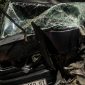 Foto: Kondisi mobil pick up usai mengalami kecelakaan tunggal dengan menabrak tiang listrik di Jalan Trunojoyo, Sumenep.