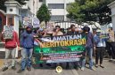 Foto: Massa AMPD saat menggelar aksi penyampaian pendapat di depan Kantor Kementerian Agama RI pada 21 Juli 2026. Dalam aksi tersebut, AMPD mendesak Menteri Agama memberikan klarifikasi terkait isu pengisian jabatan strategis serta menegaskan pentingnya penerapan sistem merit, transparansi, dan penolakan terhadap praktik nepotisme maupun diskriminasi