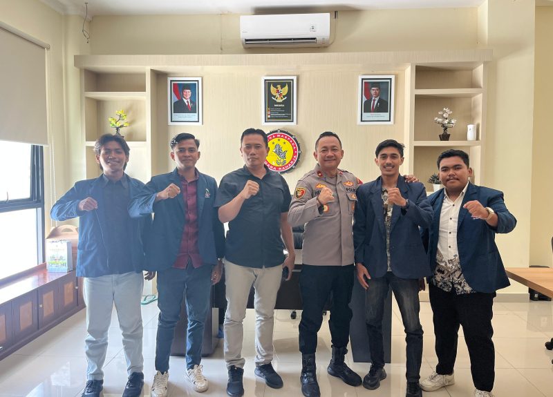 foto: SEMA UIN Madura bersama Wakapolres Pamekasan Kompol Hendri Soelistiawan usai agenda silaturahmi dan penguatan komunikasi di Mapolres Pamekasan