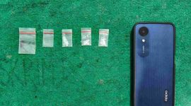 Foto: Barang bukti tiga plastik klip berisi sabu dengan total berat bersih 0,32 gram dan satu unit telepon seluler yang diamankan Polsek Kangean dalam pengungkapan kasus dugaan narkoba.