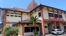 Keterangan foto:

Pengadilan Negeri Sumenep Kelas IB, Kabupaten Sumenep, Jawa Timur.